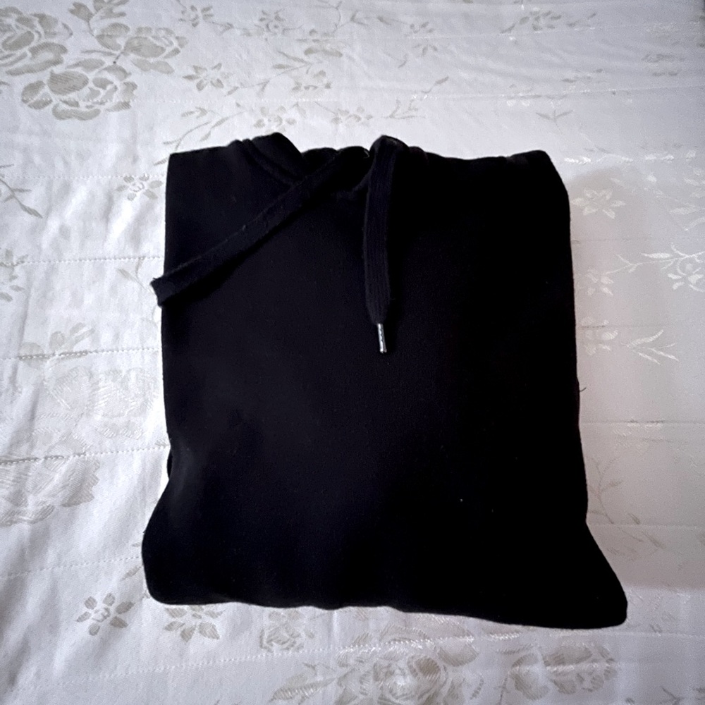 Selling Amazon Basics Sweatshirt size Med. In good condition. Only worn 2 times.